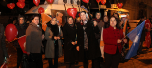 Sivaslı AK Kadınlar Başbakan Erdoğan İçin Pasta Kesti